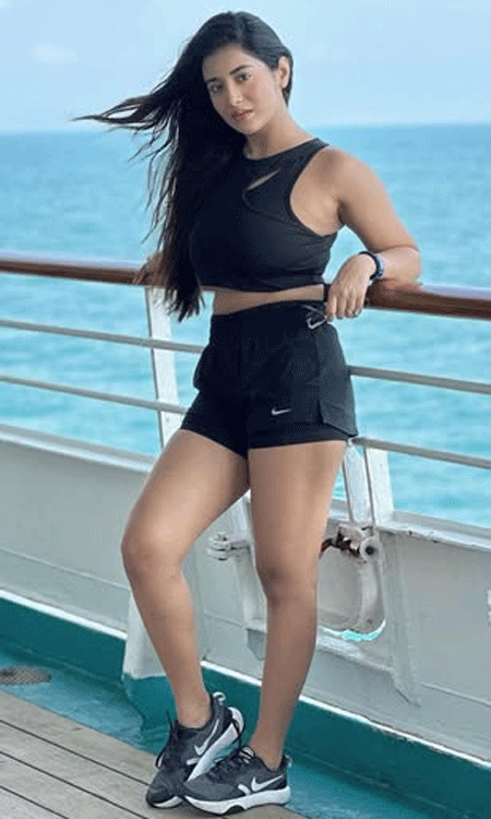 Rashi Singh Sets Social Media Ablaze With Her Stunning Ship-Deck Look