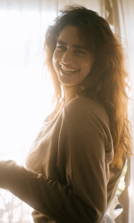 Ayesha Khan Radiates Natural Beauty In Her Latest Candid Photo
