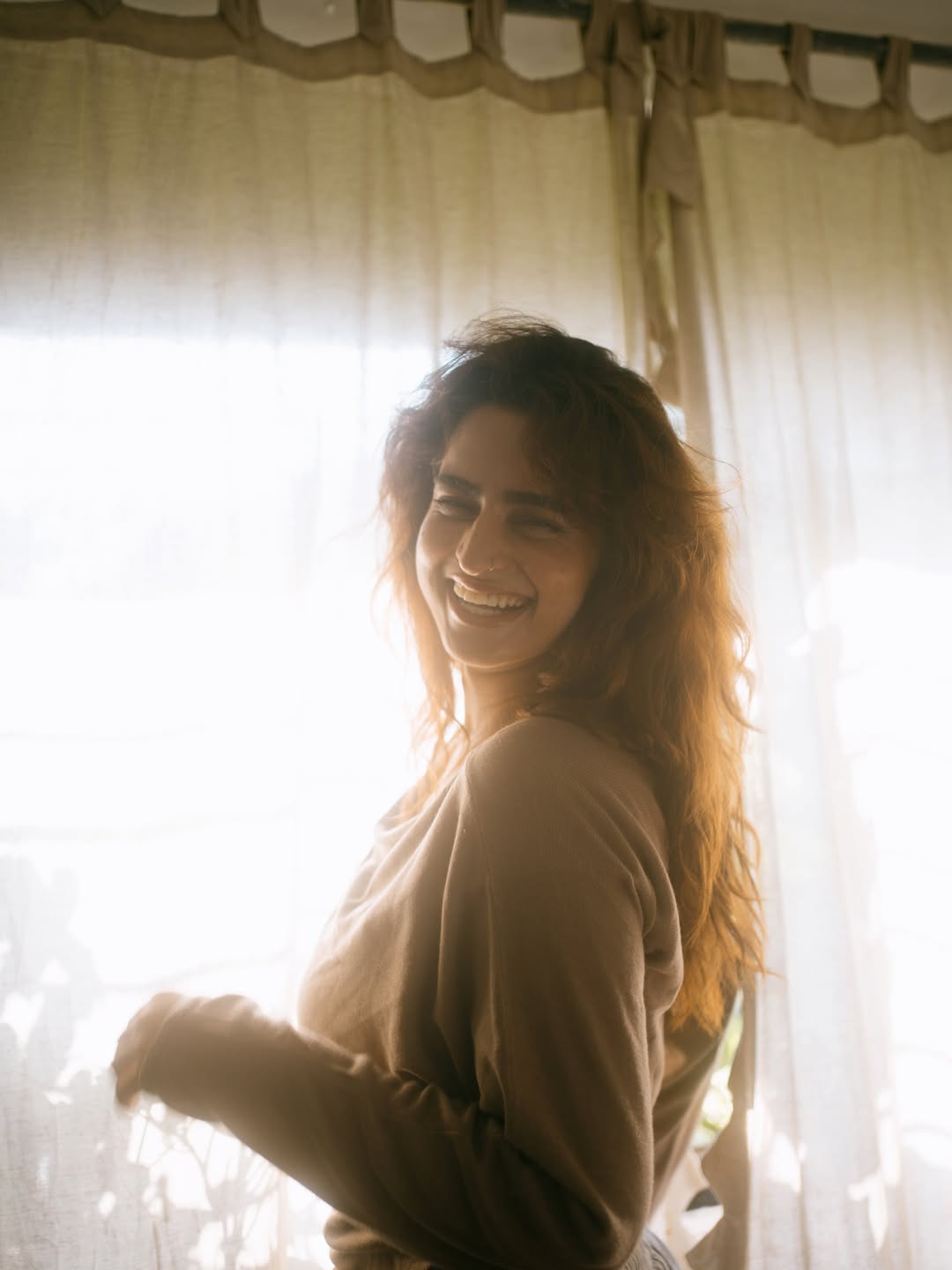 Ayesha Khan Radiates Natural Beauty In Her Latest Candid Photo