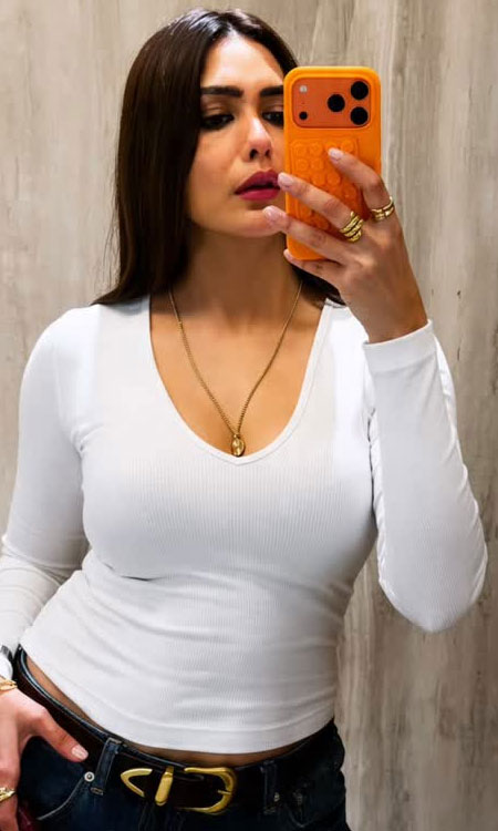 Mrunal Thakurs Chic Casual Look