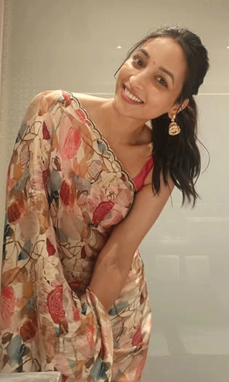 Srinidhi Shetty Stuns in Elegant Pastel Saree Look