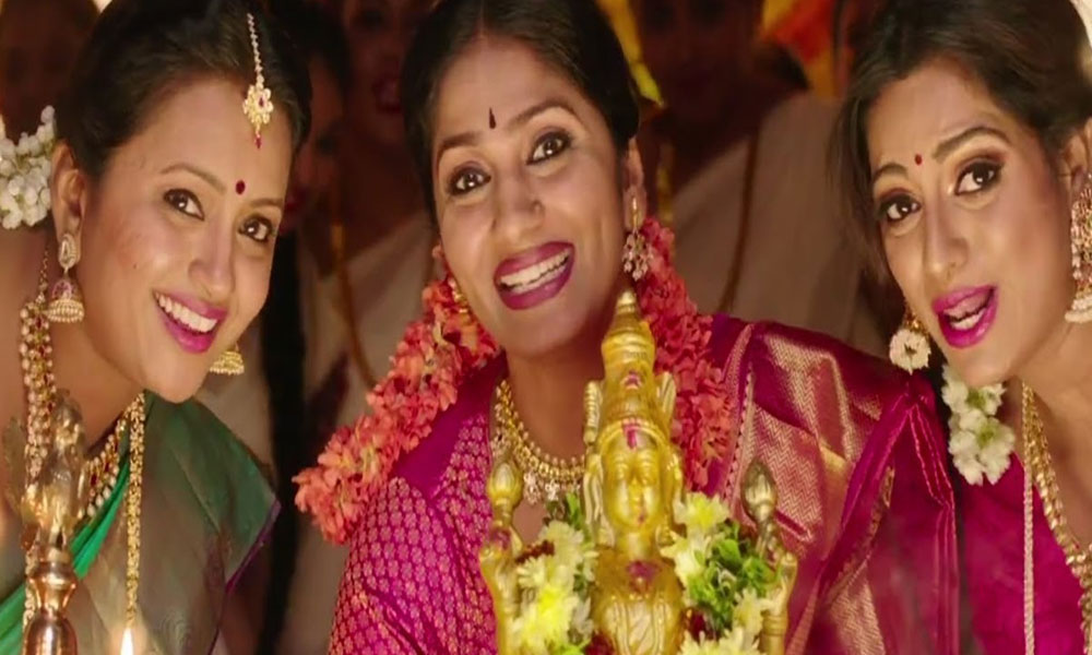 త్రోబ్యాక్: ఏళ్లుగా హృద‌యాల్ని గెలుచుకున్న మంగ్లీ బ‌తుక‌మ్మ‌