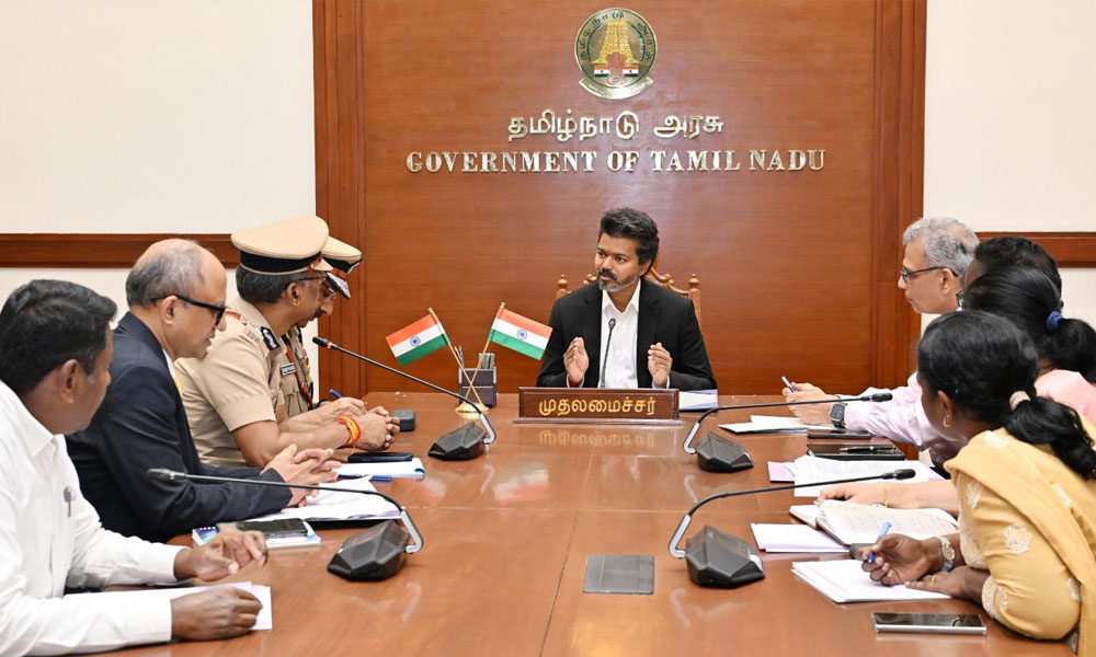 దళపతికి డేంజర్ సిగ్నల్స్.. ప్రభుత్వం నడపడం అంతా ఈజీ కాదా!