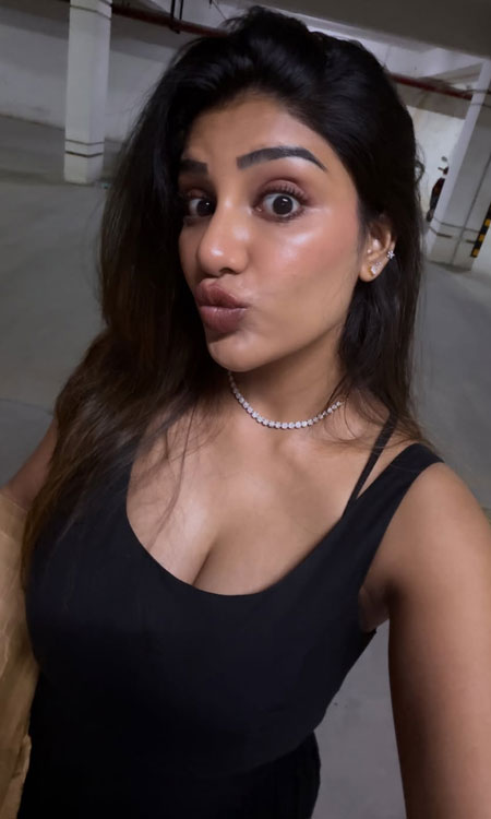 Supritha Naidus Fun Selfie Brings Playful October Vibes