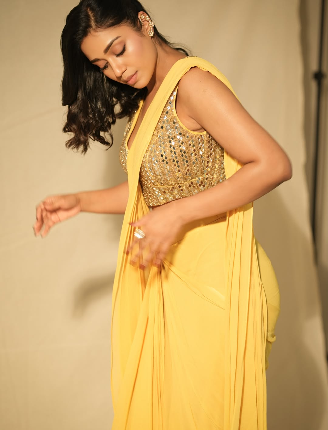 Nivetha Pethuraj Looks Gorgeous in Glamorous Mirror-Work Saree Look