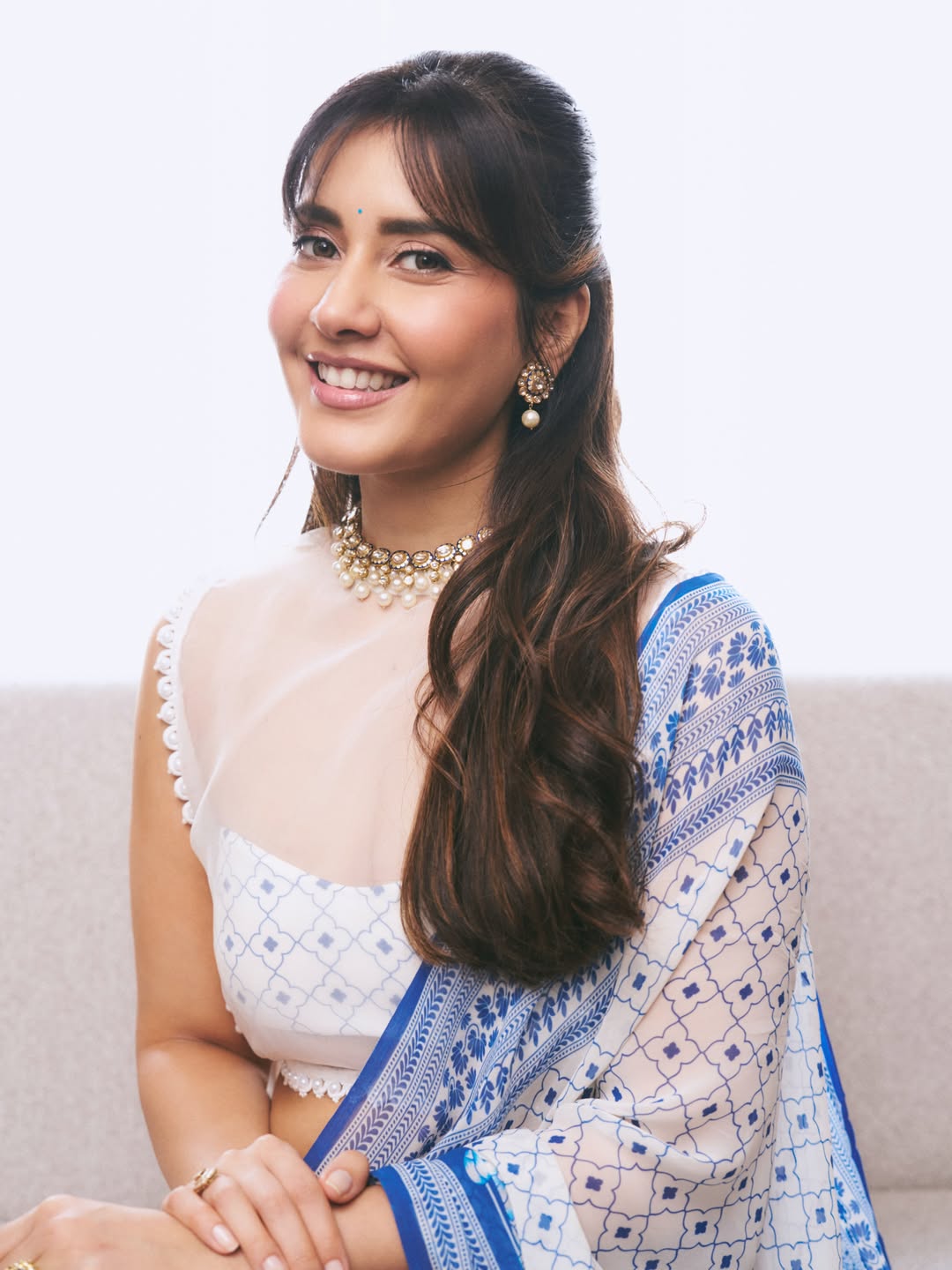 Raashii Khanna’s Chic Traditional Look Steals the Spotlight