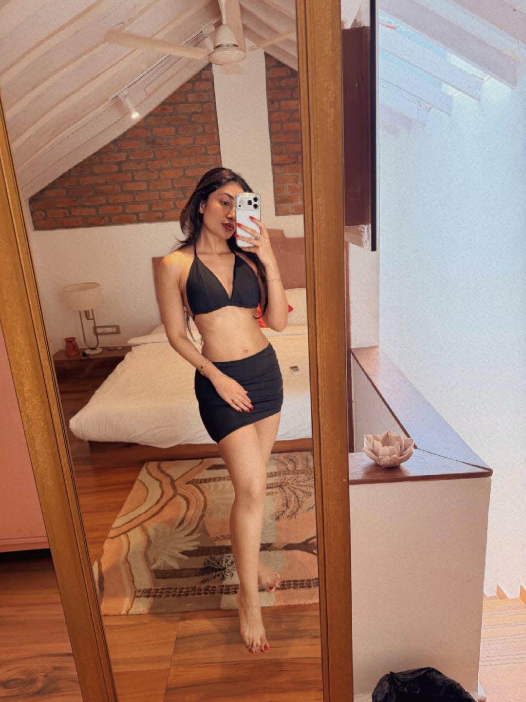 Dhanashree Verma’s Goa Mirror Selfie Sets Major Fashion Goals