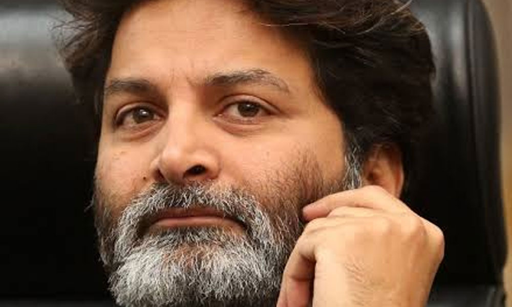 గురూజీ వ‌దిలేసినా?  పోటీకి మాత్రం సై!