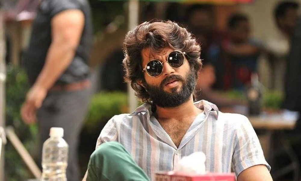అర్జున్ రెడ్డి మూవీ స్క్రీన్ ప్లే ఆ సూపర్ హిట్ మూవీ స్క్రీన్ ప్లే లానే ఉంటుంది... గమనించారా...