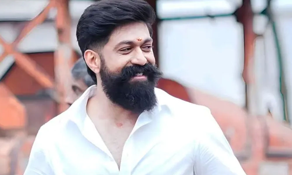 పాన్ ఇండియా క్రేజ్ ను వాడుకోలేకపోతున్న యశ్... కారణమేంటంటే...