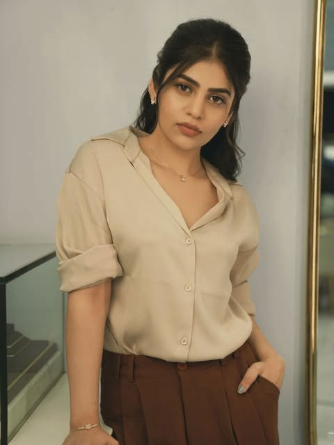 Bandhavi Sridhar Serves Effortless Sophistication in a Minimal Beige-Brown Look