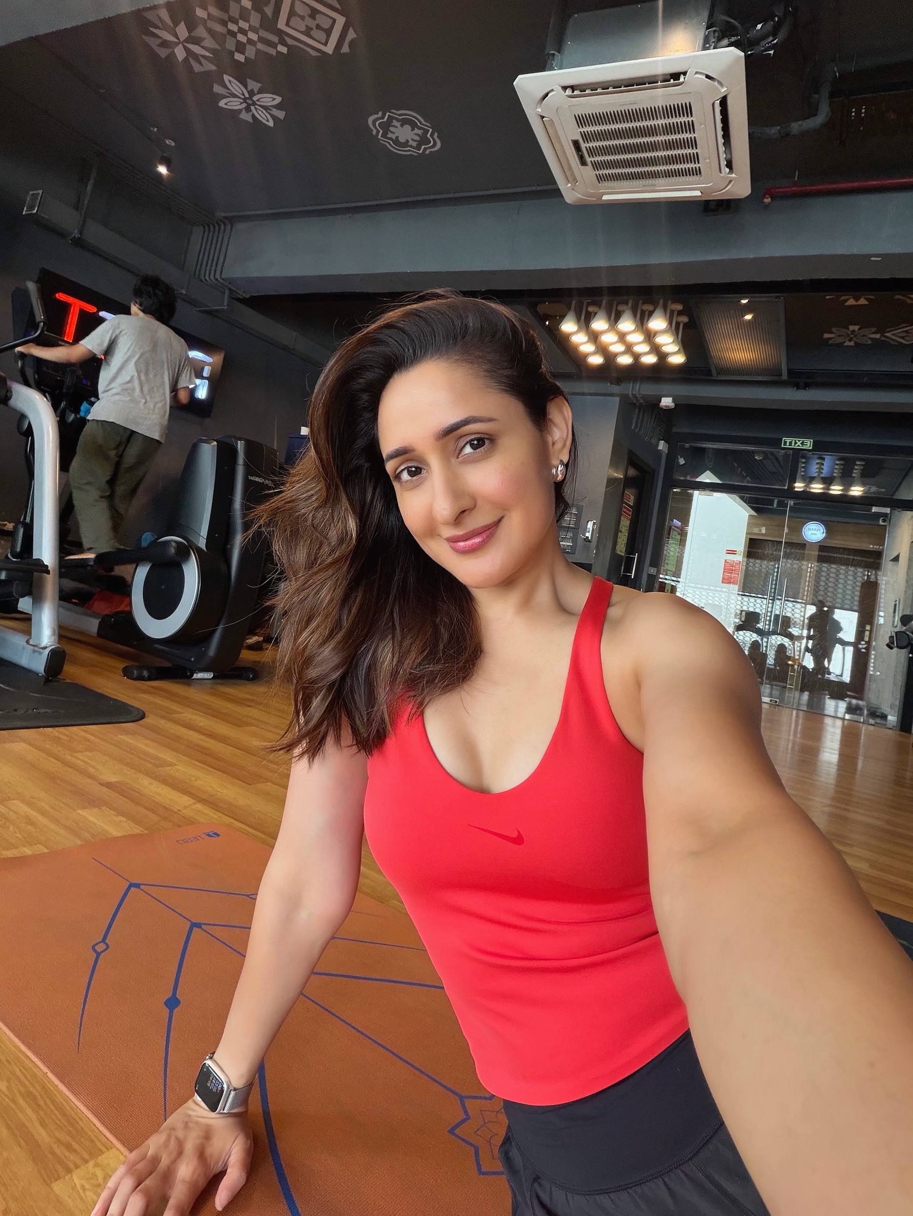 Pragya Jaiswal’s Post-Workout Glow Steals the Spotlight in Latest Gym Selfie
