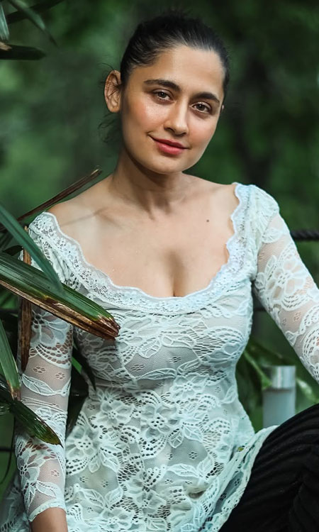 Sanjeeda Shaikhs Serene Outdoor Look Exudes Effortless Beauty