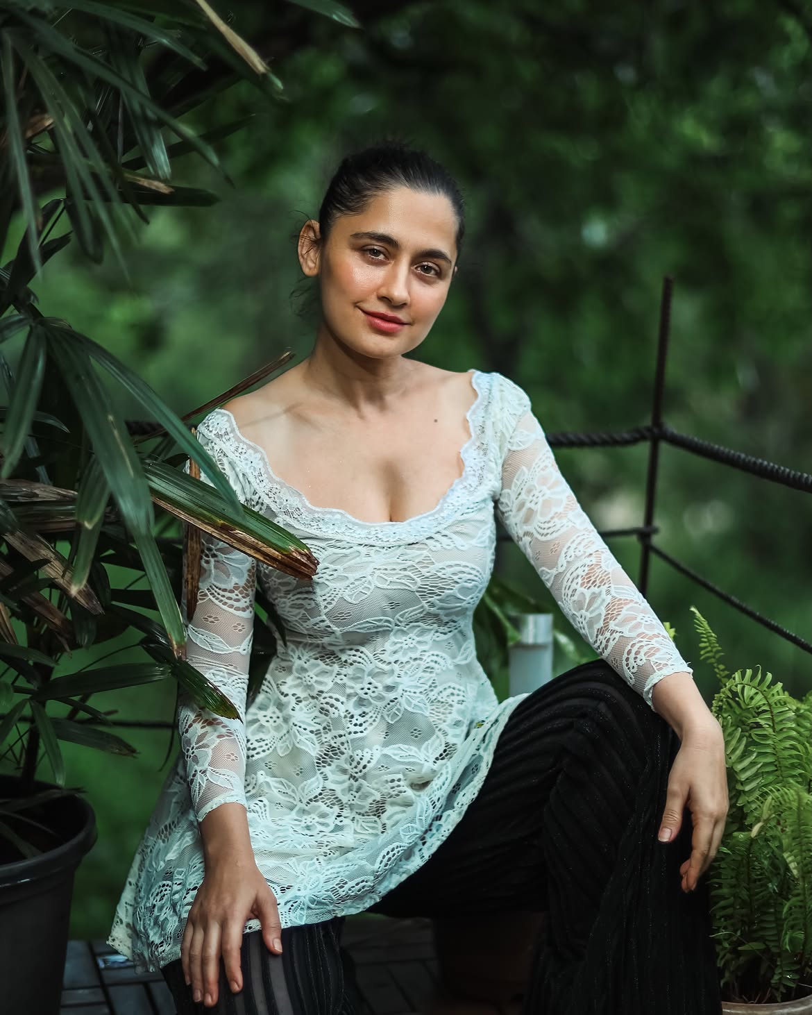 Sanjeeda Shaikhs Serene Outdoor Look Exudes Effortless Beauty