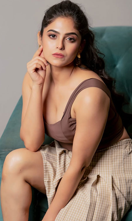 Naina Ganguly Looks Gorgeous in Her Latest Stylish Photoshoot