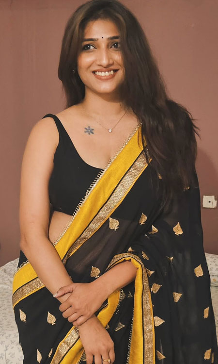 Priya Vadlamani Flaunts Effortless Beauty in Black Saree