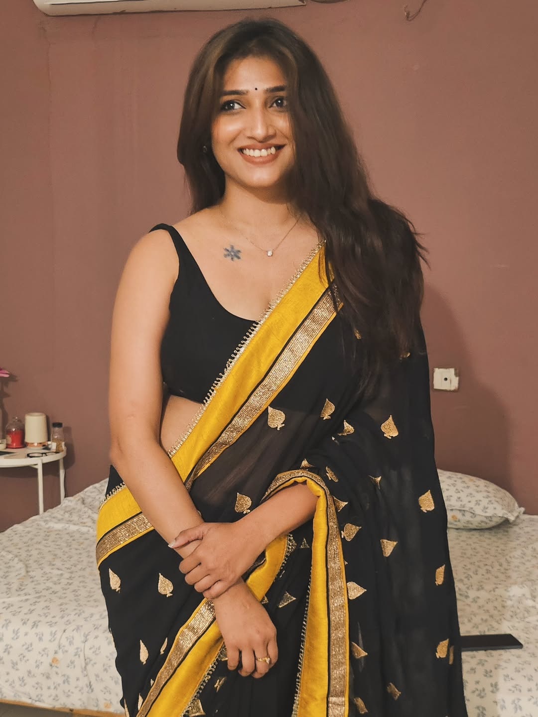 Priya Vadlamani Flaunts Effortless Beauty in Black Saree