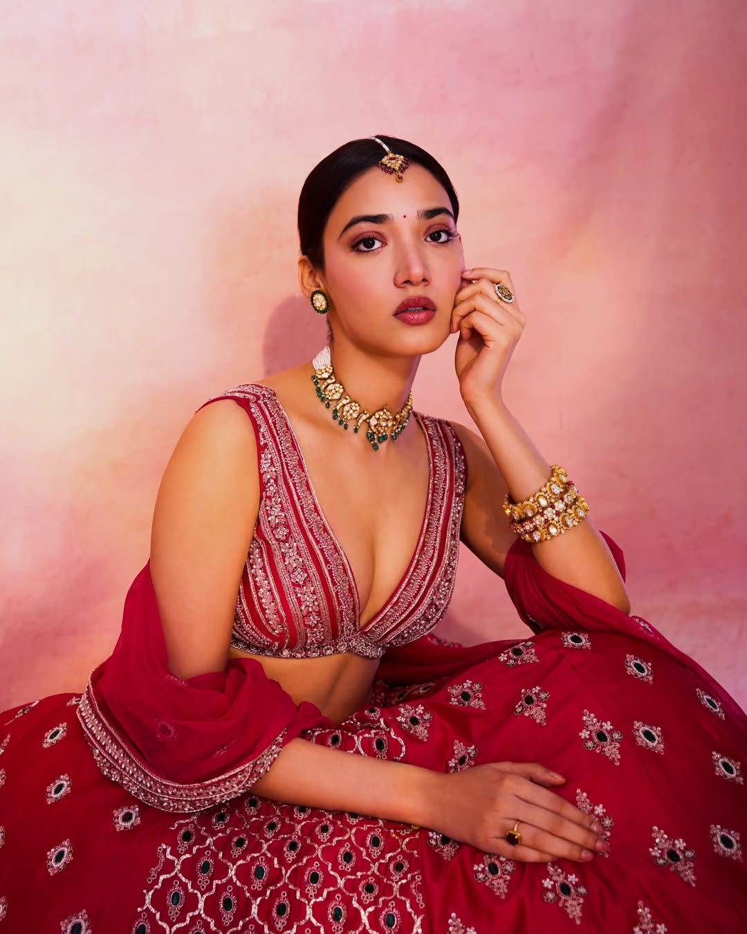 Medha Shankr looks breathtaking in traditional red lehenga and gold jewellery