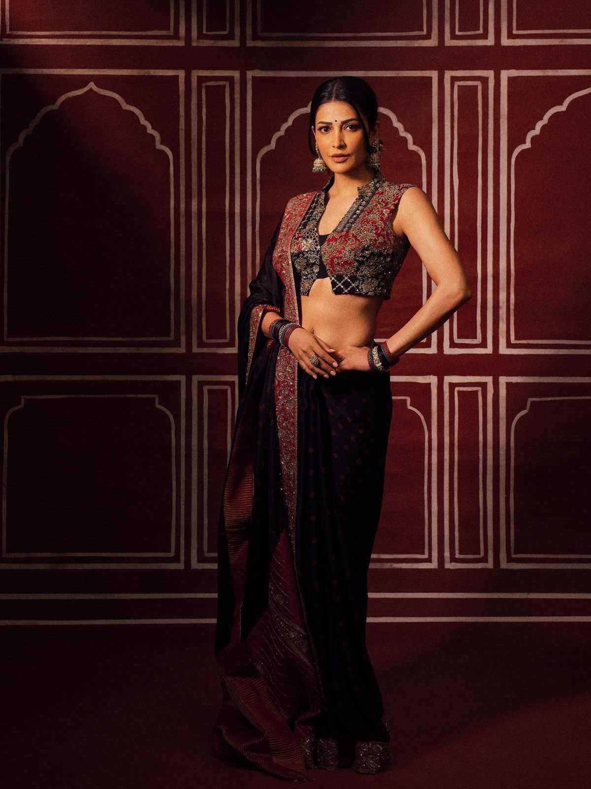 Shruti Haasan Stuns in a Regal Traditional Saree Look