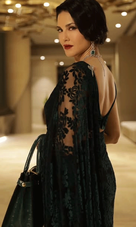 Sunny Leone Stuns in Regal Emerald Green Saree Look