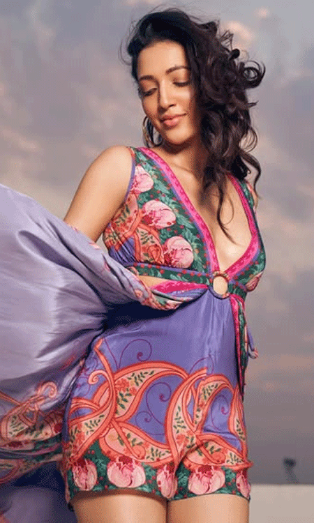 Neha Shetty Exudes Breezy Elegance in a Playful Outdoor Look