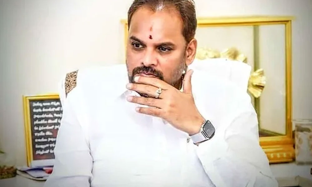 చిన్న శ్రీను...వైసీపీకి పెద్ద కష్టం !
