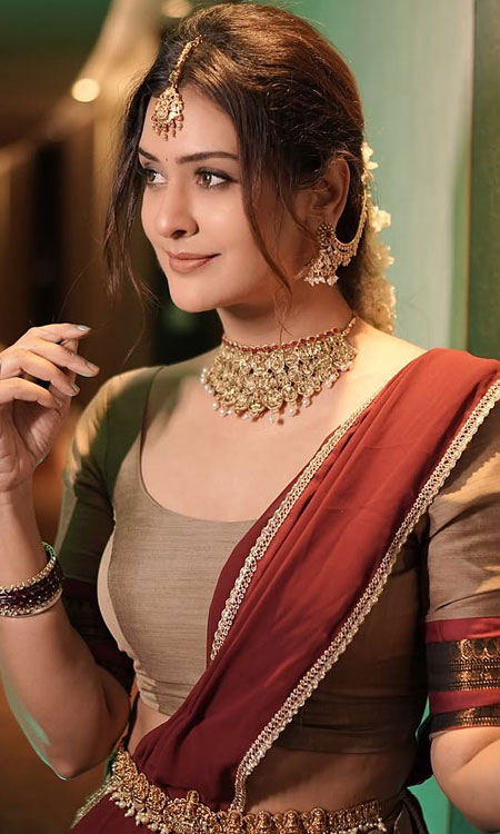 Payal Rajputs Half Saree Look Wins Hearts
