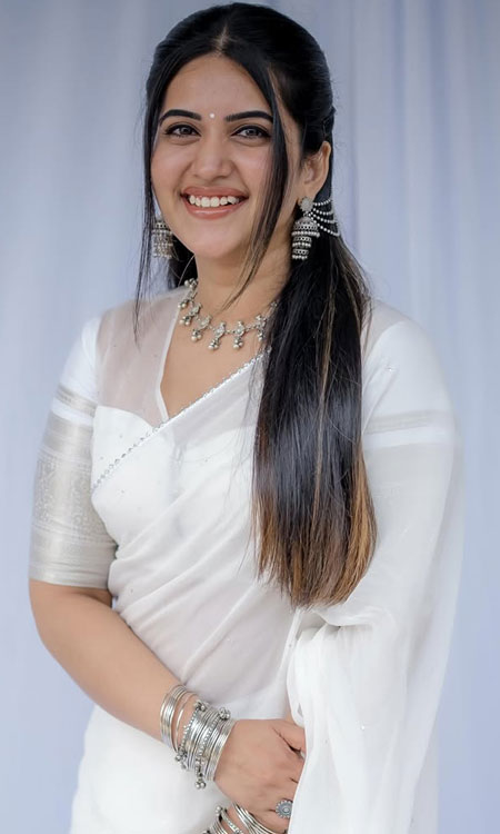 Sravanthi Chokarapu Stuns in White Saree