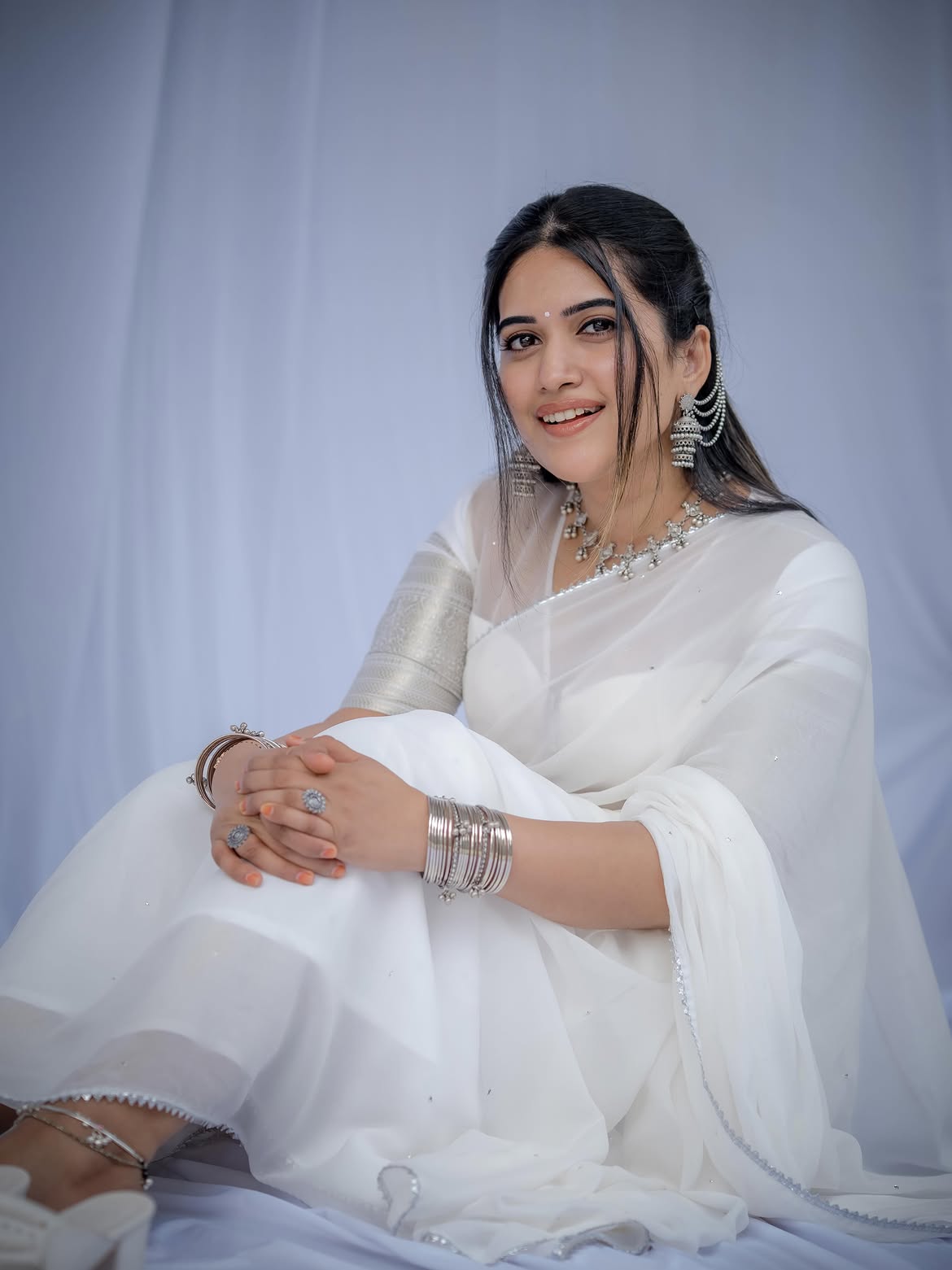 Sravanthi Chokarapu Stuns in White Saree
