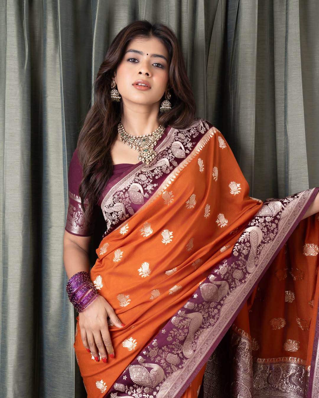 Hebah Patel Radiates Grace in a Traditional Banarasi Saree