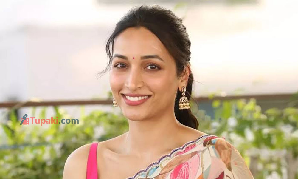 హీరో ప్రాధాన్యత ఉన్న చోట హీరోయిన్లు వెనుకబడతారు!