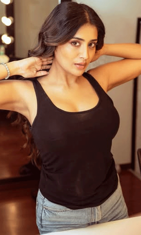 Rashi Singh Stuns in a Chic Black Top and Denim Jeans