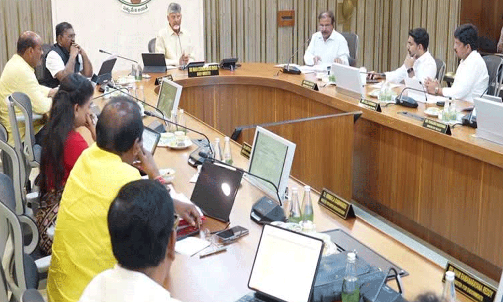 జనసేన మంత్రులు దూరం...ఏమి జరుగుతోంది ? జనసేన మంత్రులు దూరం...ఏమి జరుగుతోంది ?