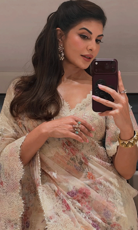 Jacqueline Fernandez Looks Ethereal at Swadesh Heritage Event