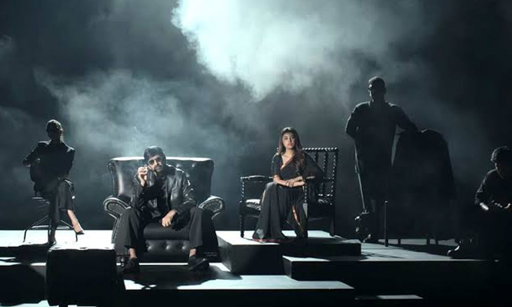 రవితేజ - వివేక్ ఆత్రేయ సినిమాలో ఆ నటుడు దెయ్యం గా కనిపించ బోతున్నాడా?