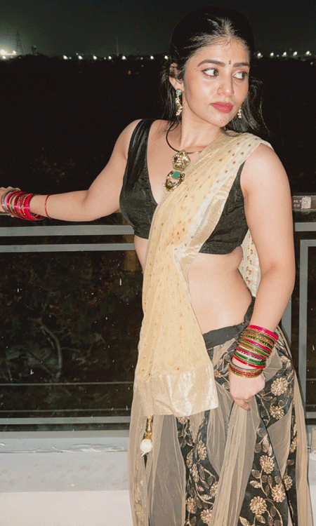 Bandhavi Sridhars Elegant Saree Look Captures Dance Vibes