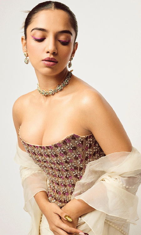 Ahsaas Channa Glamorous Photos in an Embroidered Corset Outfit