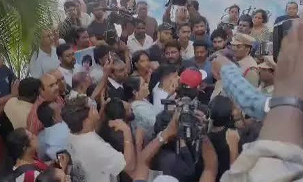 ఐదేళ్ల చిన్నారి హత్యతో కోట్లు పోసి ఉంటున్న గేటెడ్ కమ్యూనిటీలోనూ రక్షణ లేదా?