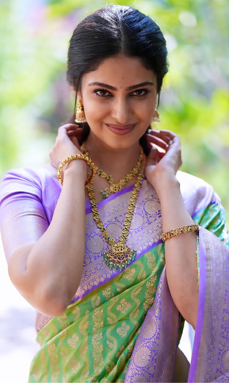 Manasa Varanasi Stuns in Green and Purple Silk Saree for Navratri