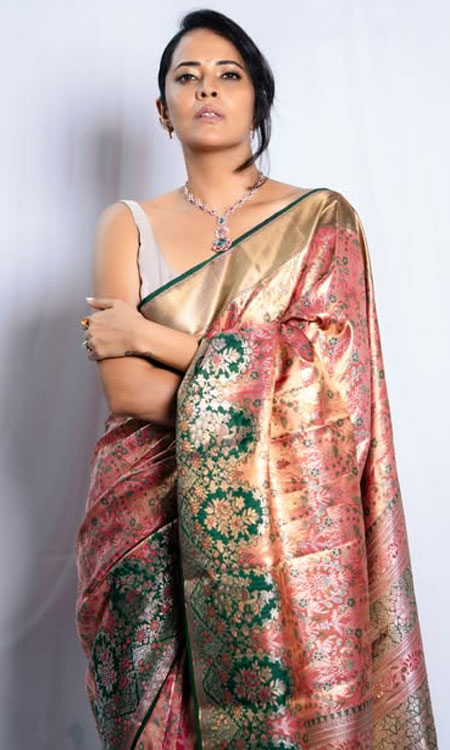 Anasuya Bharadwaj Stuns in a Regal Silk Saree Look