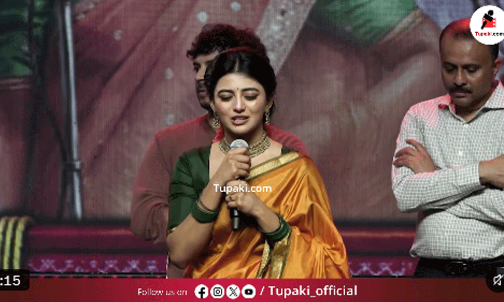 Are there politics involved in Tollywood?Anandhi Breaks Down in Tears