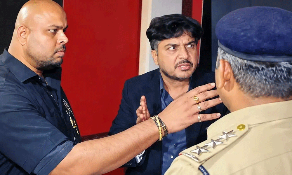 ఒక్క తప్పుతో ఆకాశం నుంచి అగాధంలోకి.. కీలక పోస్టింగ్ కోల్పోయిన ఐఏఎస్ విక్రాంత్ ఒక్క తప్పుతో ఆకాశం నుంచి అగాధంలోకి.. కీలక పోస్టింగ్ కోల్పోయిన ఐఏఎస్ విక్రాంత్