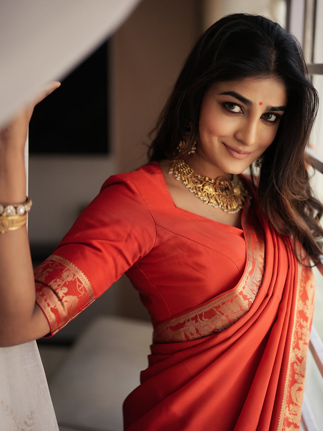 Dimple Hayathi’s Traditional Look Radiates Royal Elegance