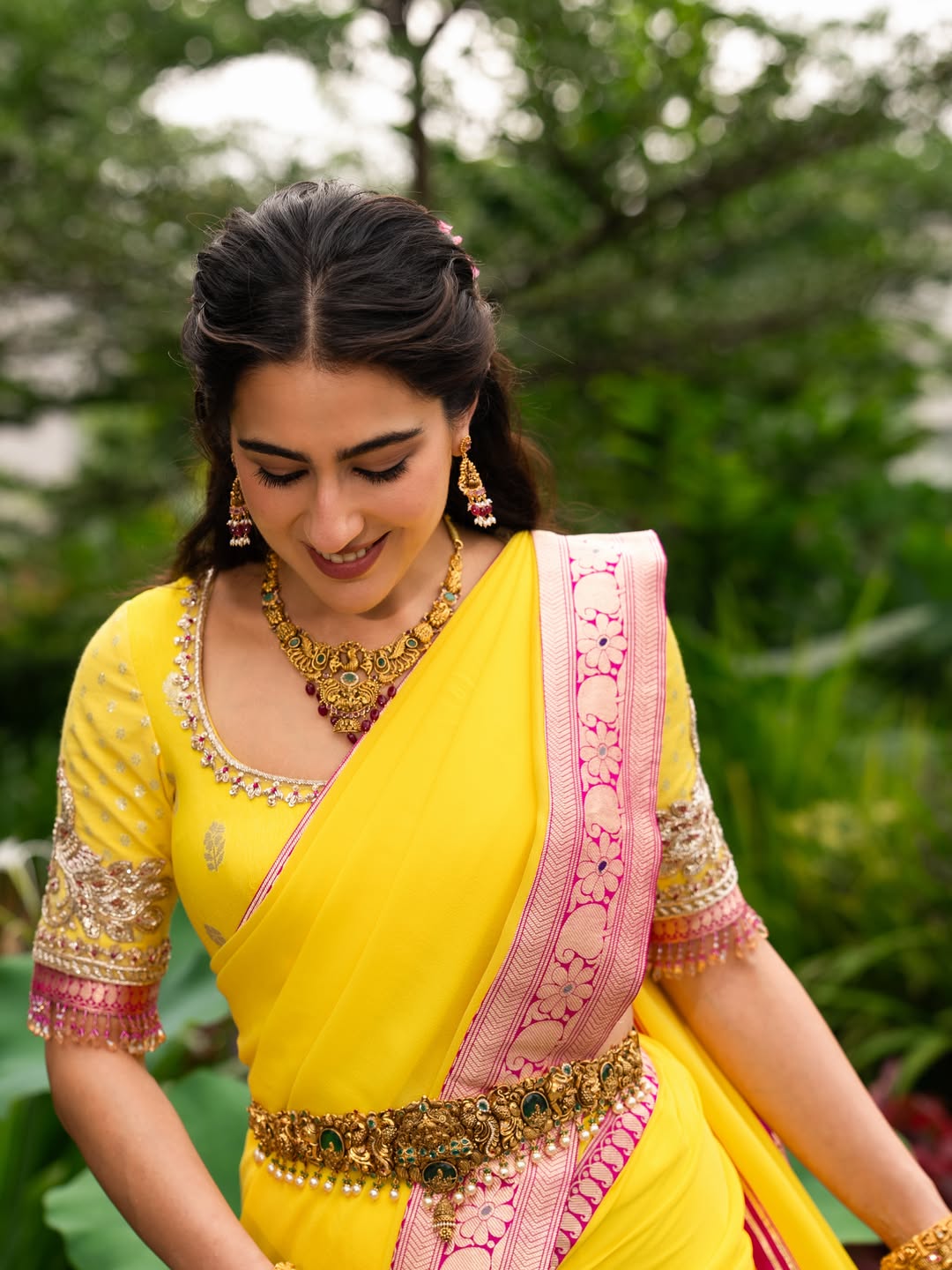 Sara Ali Khan’s Traditional Look in Yellow Saree Wins Hearts
