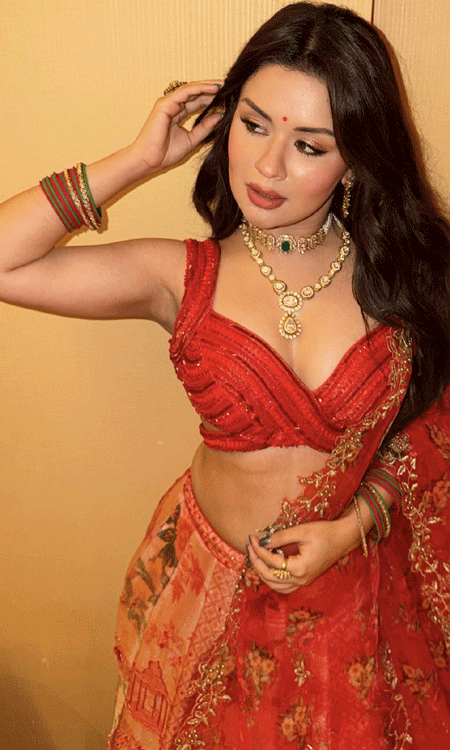 Avneet Kaur Stuns in an Embroidered Red Lehenga for Navratri