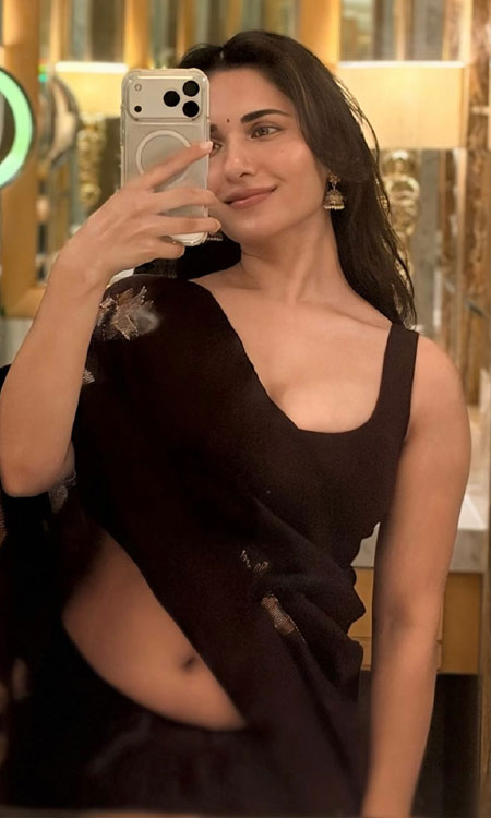 Ruhani Sharma Looks Elegant in a Black Saree Mirror Selfie