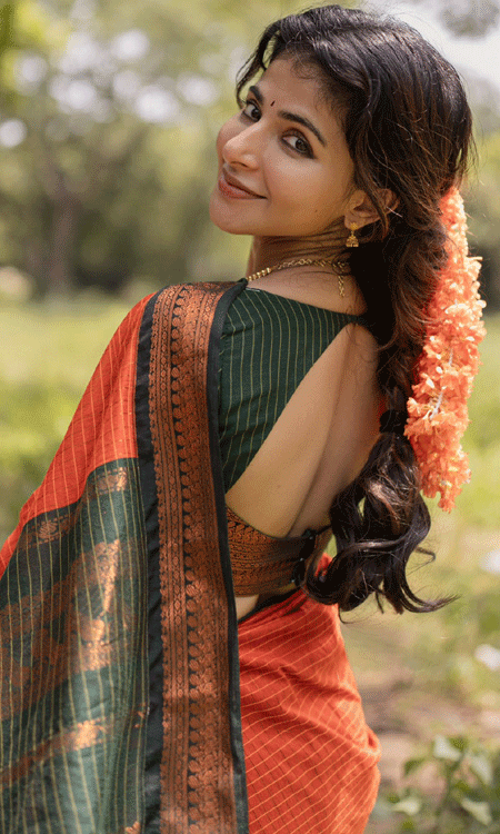 Iswarya Menon Turns Heads in a Beautiful Traditional Saree Look