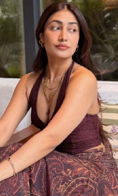 Dhanashree Verma Flaunts Trendy Fashion