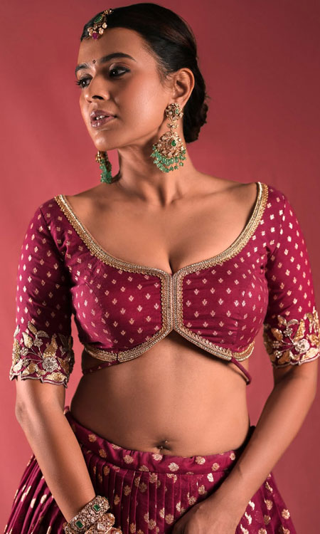 Hebah Patels Navratri Look Steals Hearts With Rich Magenta Hues