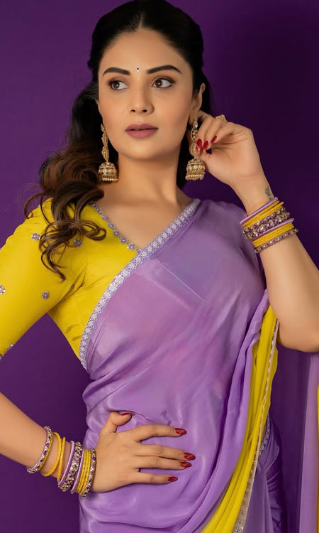 Sreemukhi Looks Gorgeous in Yellow Lavender Saree